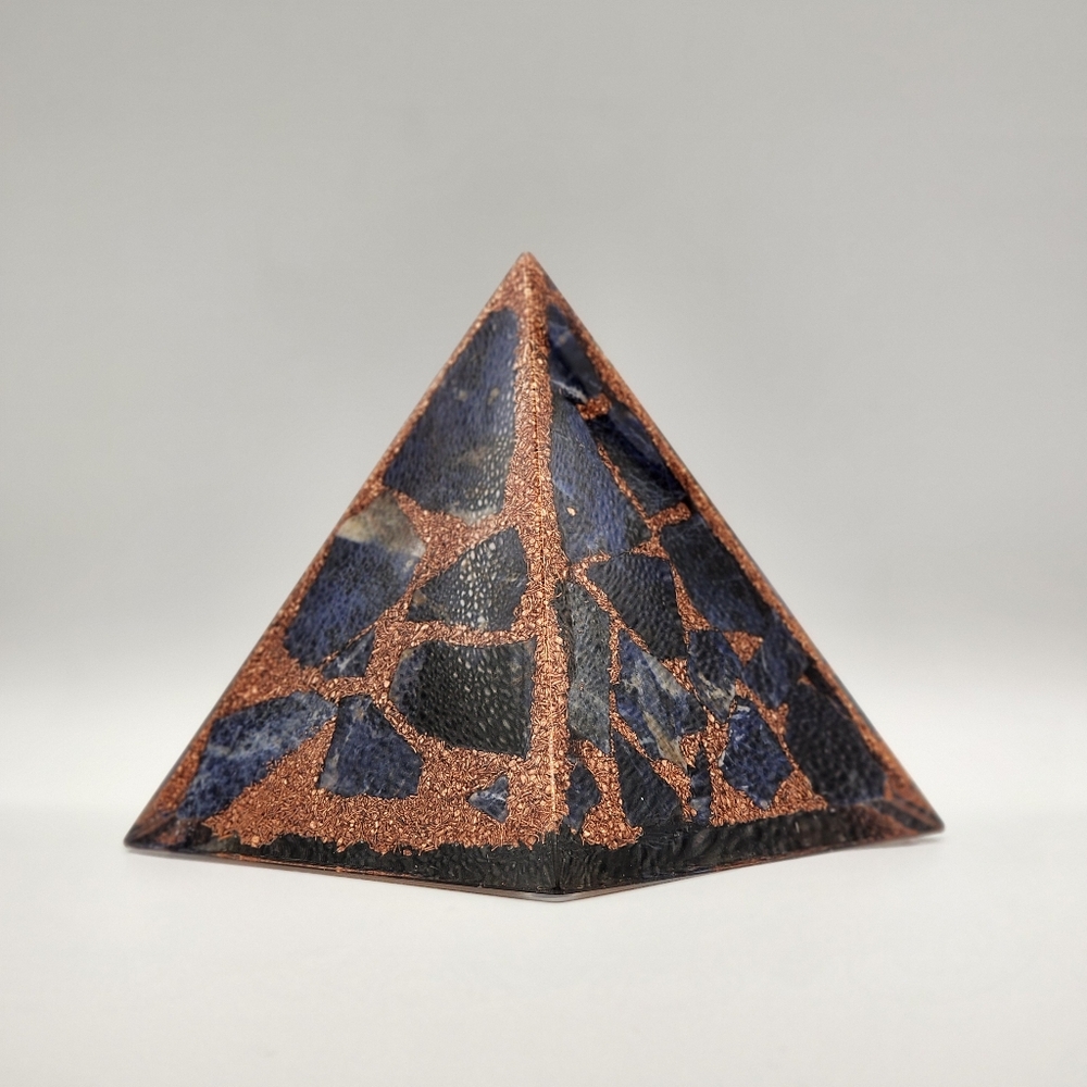Starlight Orgonite Pyramid: EMF, 5G Protection and Energy Generator. - Picture 6 of 9
